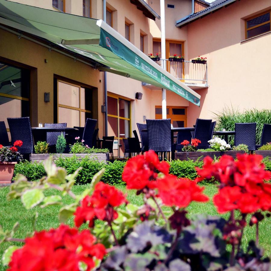 Hotel S-Centrum Бенешов Екстер'єр фото