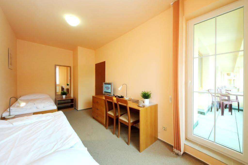 Hotel S-Centrum Бенешов Екстер'єр фото